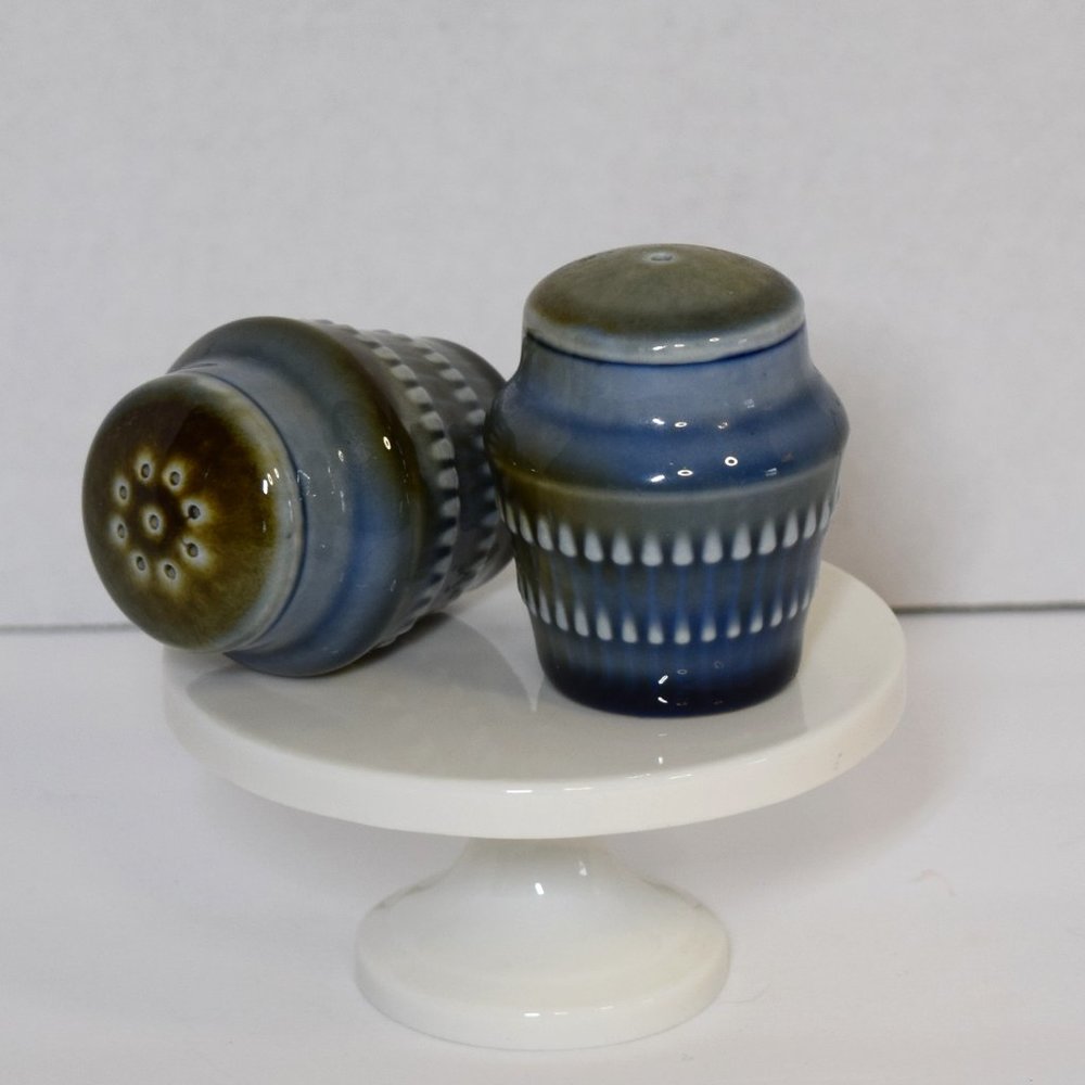 IRISH PORCELAIN SALT & PEPPER SET